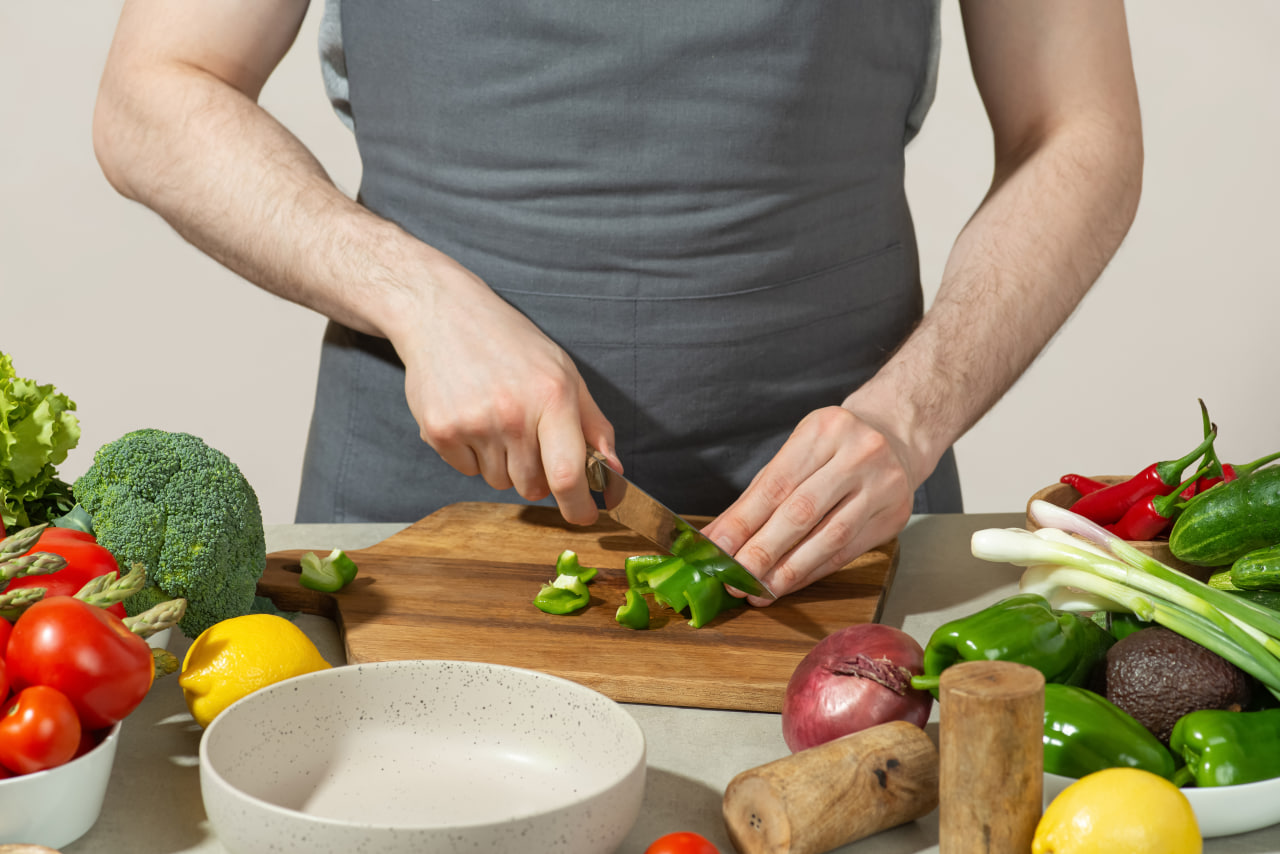 Preparación organizada de una comida cotidiana